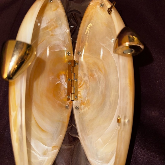 Shell clutch - Picture 4 of 6